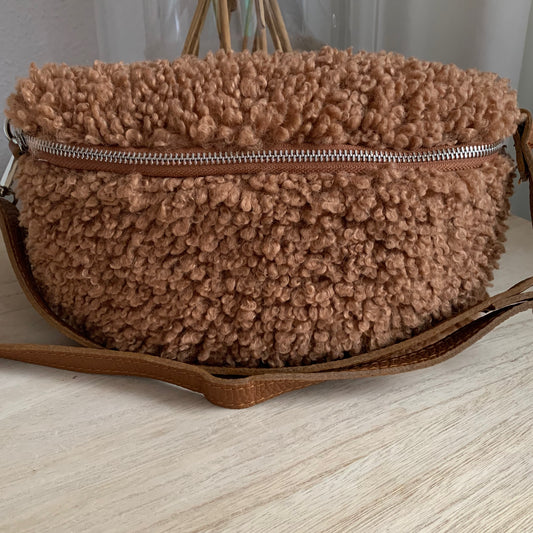 Teddy heuptasje/crossbody Camel met zilveren rits